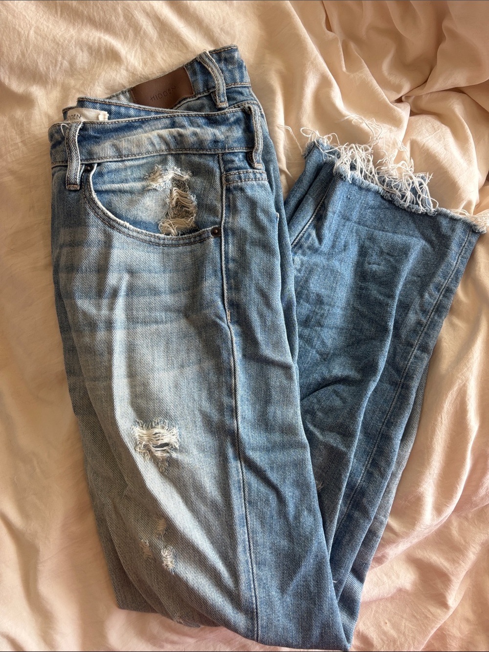 Frayed Hem Light Blue Straight-Leg Jeans